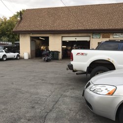 Oliver Auto Repr - Parking lot - front view