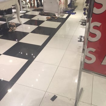 Forever 21 - Typical - long lines and merchandise all over the floors. - Women's Clothing Near Me - Hill, New Jersey Forever 21 - Typical - long lines and merchandise all over the floors. - Women's Clothing Near Me - Hill, New Jersey