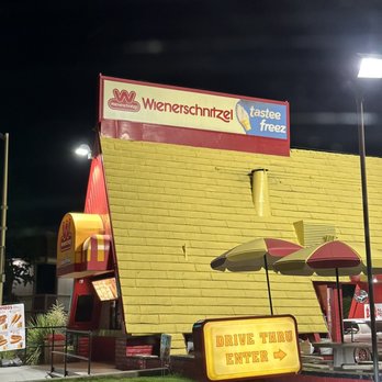 Wienerschnitzel - Outside - Fast Food Near Me - Santa Clara, California Wienerschnitzel - Outside - Fast Food Near Me - Santa Clara, California