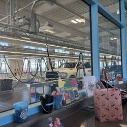 H+H Shine Shop - Interior cleaning window