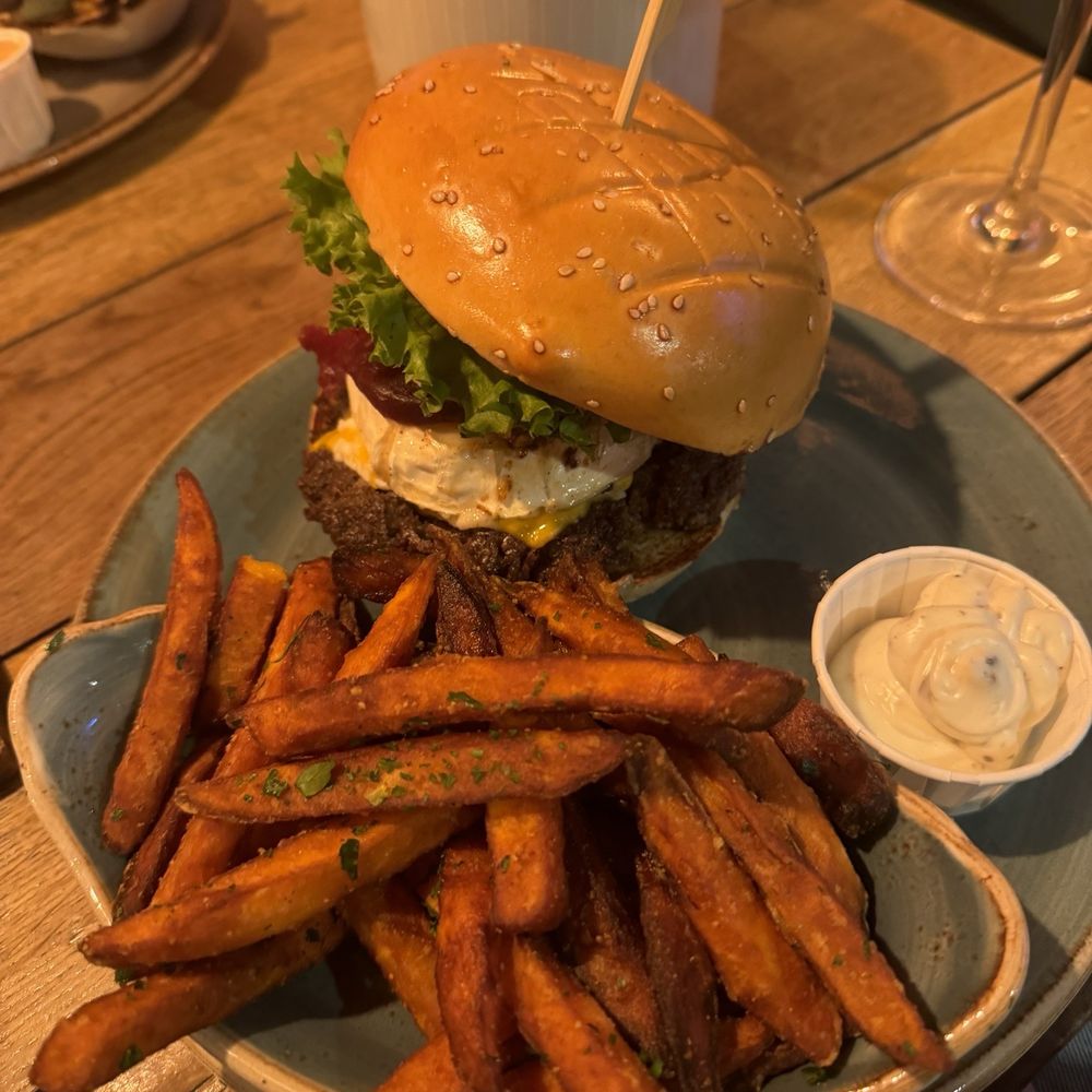Jamy's Burger - Melted Goat Burger, Sweet Potatoe fries, truffle mayo - Burgers Near Me - Frankfurt, HE
