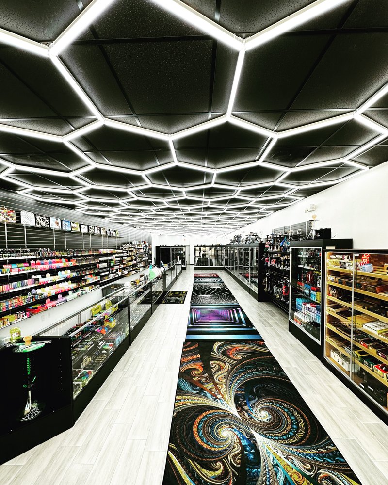 VENICE SMOKE SHOP Updated August 2024 96096 Victoria's Pl, Yulee