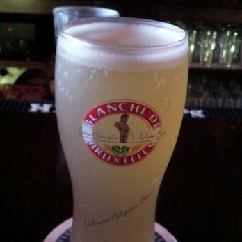 Henry Street Ale House - Mannequin pis - American Near Me - Brooklyn, New York