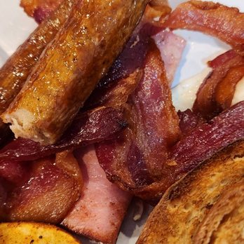 Maple Leaf Diner - American Near Me - Dallas, Texas
