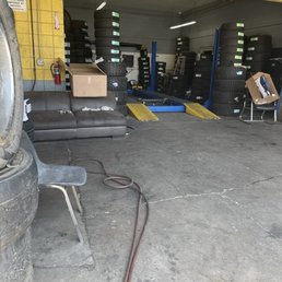 Muy buen tire shop y honestos gracias por la nuevas llantas en my expedition. Volveré otra vez