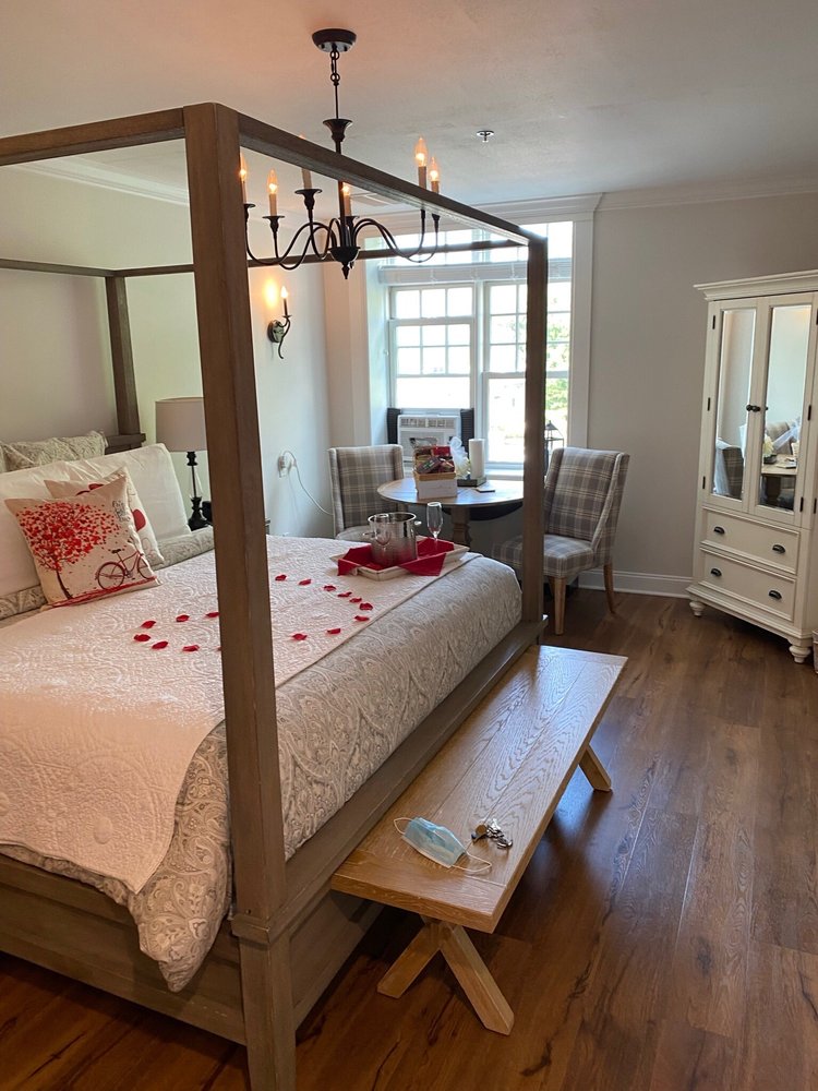HARBOR HOUSE INN Updated September 2024 39 Photos & 22 Reviews
