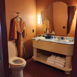 Hotel Genevieve - Bathroom