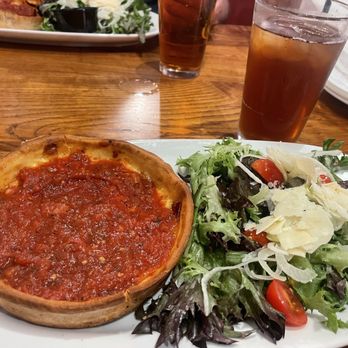 Giordano's - Deep Dish Individual Pizza w/ pepperoni and tasty side salad. - Pizza Near Me - Chicago, Illinois Giordano's - Deep Dish Individual Pizza w/ pepperoni and tasty side salad. - Pizza Near Me - Chicago, Illinois
