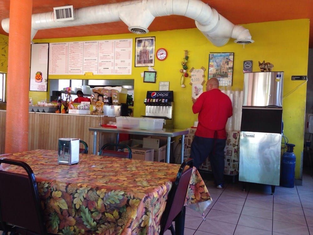 Los Robertos Mexican Food