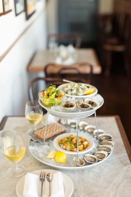 Queen's Raw Bar & Grill by null