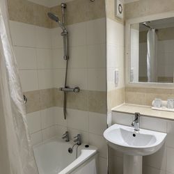 Mcdonald Buckatree Hall Hotel - Bathroom