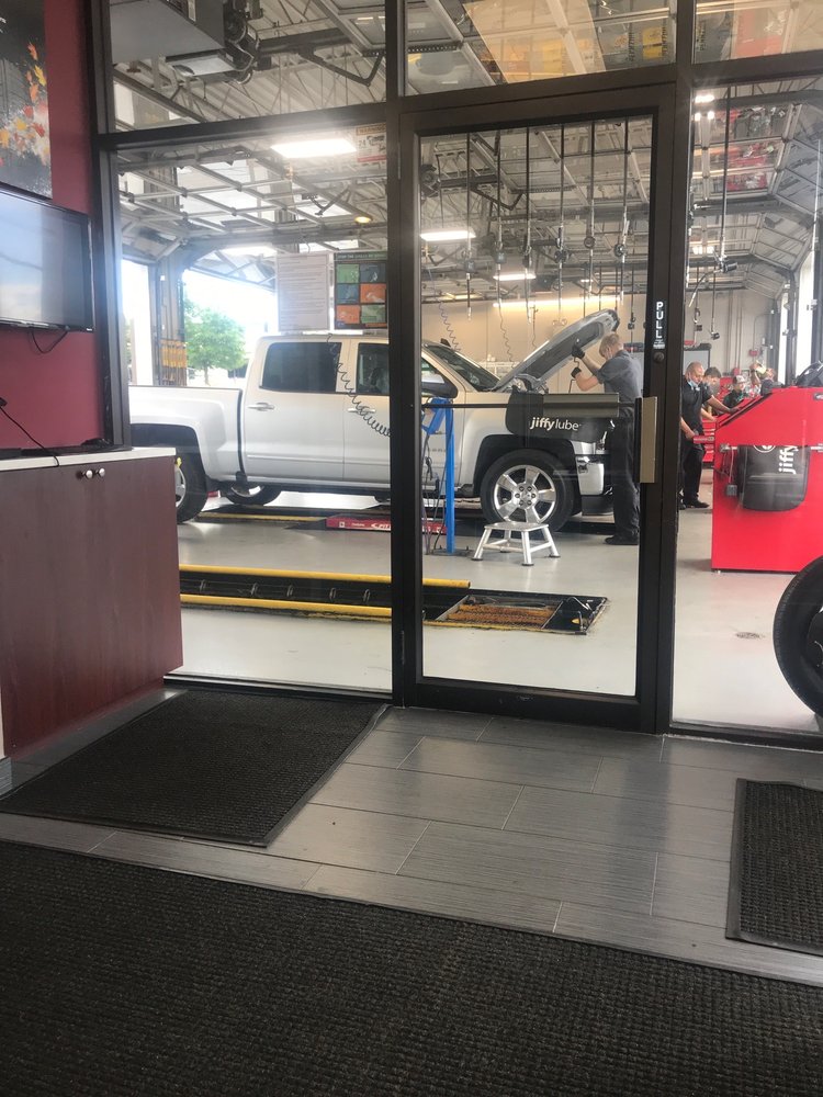 JIFFY LUBE Updated July 2024 16 Photos & 67 Reviews 1 W Higgins