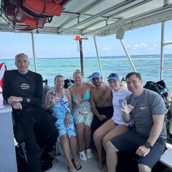 Dean's Dive Center - Newly certified PADI dive class!
