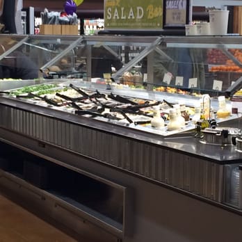 Fresh Thyme Market - The salad bar - Farmers Market Near Me - Grand Rapids, Michigan