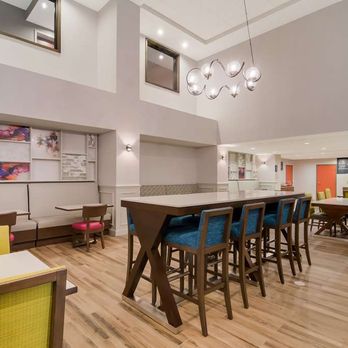 Hampton Inn Wilson Downtown - Breakfast Area - Hotels Near Me - Wilson, North Carolina