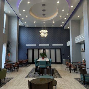 Hampton Inn & Suites Gilroy - Lobby - Hotels Near Me - Gilroy, California Hampton Inn & Suites Gilroy - Lobby - Hotels Near Me - Gilroy, California