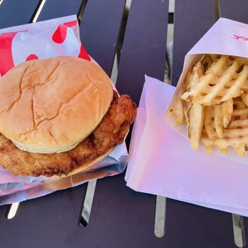 Chick-fil-A - Original chicken sandwich - Fast Food Near Me - Kildeer, Illinois