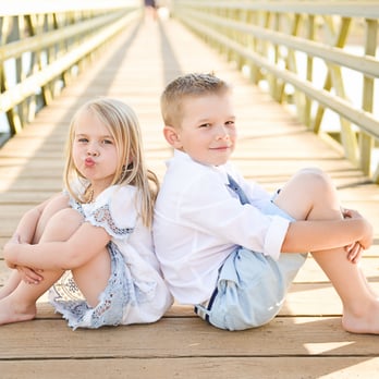 Sarka Photography - Siblings at a beach pier - Session Photography Near Me Sarka Photography - Siblings at a beach pier - Session Photography Near Me
