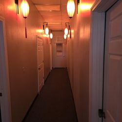 Red Rose Massage - Hallway to massage roims