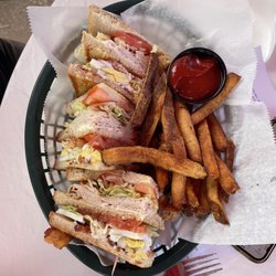 Discovery Beach Cafe - Turkey club
