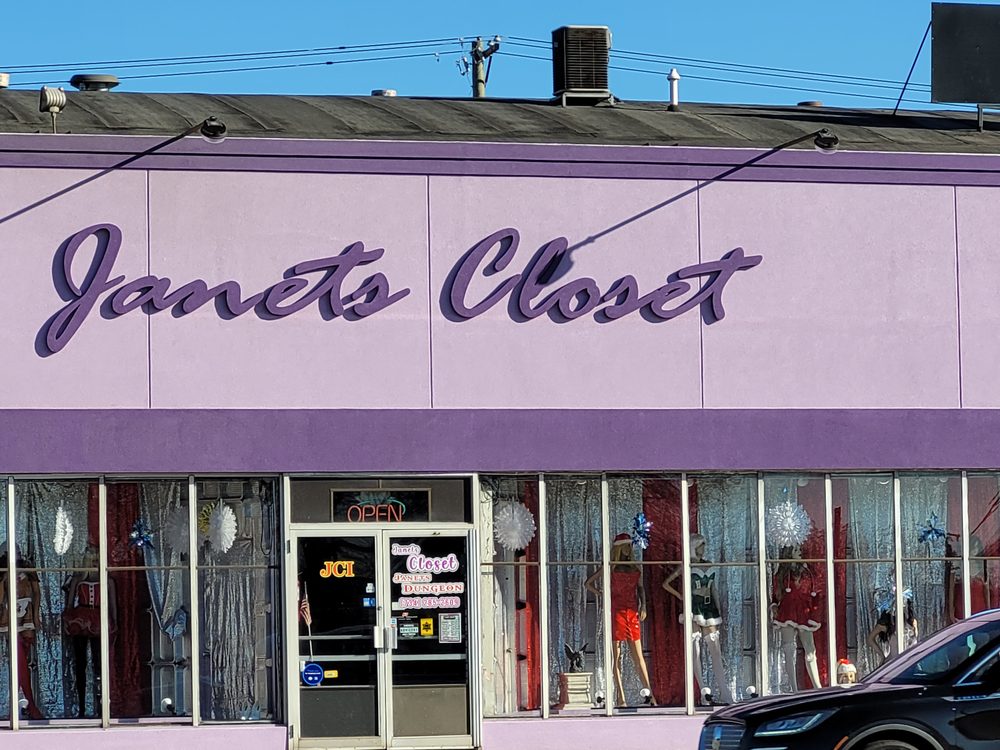 CLOSET Updated October 2024 280 Photos & 17 Reviews 2317