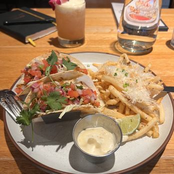 Earls Kitchen + Bar - New American Near Me - Somerville, Massachusetts