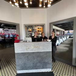 Very friendly hostesses.