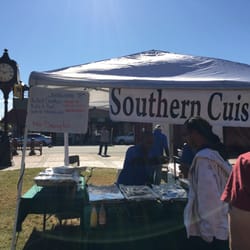 Glendale's Best Street Food Festival - They proudly display "NO SAMPLES" at this booth.
