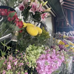Martinez Grocery - Flowers
