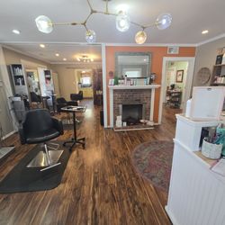 Hairitage Salon - Very nice inside