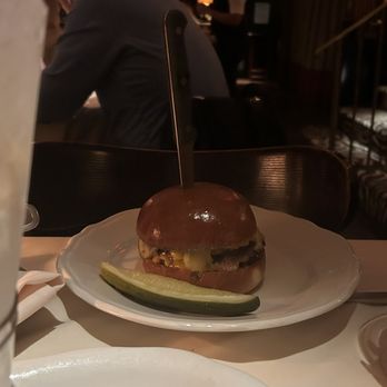 Monkey Bar - Cheeseburger - American Near Me - New York, New York Monkey Bar - Cheeseburger - American Near Me - New York, New York