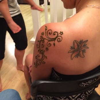 Moonlight Mehndi - You can get henna anywhere - Tattoo Near Me Moonlight Mehndi - You can get henna anywhere - Tattoo Near Me