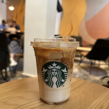 Starbucks - Iced Vanilla Latte - Coffee & Tea Near Me - Rome, RM