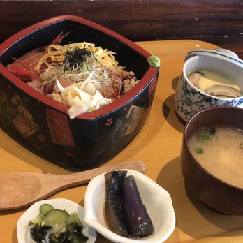 Haraheri - 茶碗蒸 chirashi bento box - Japanese Near Me - Vancouver, British Columbia