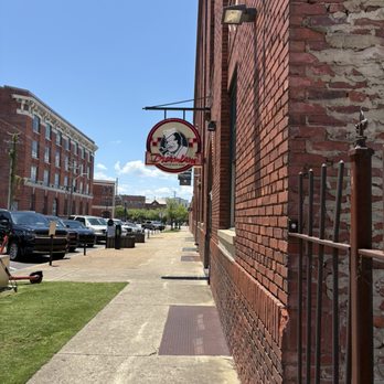 Dreamland BBQ - Front signage - Barbeque Near Me - Montgomery, Alabama