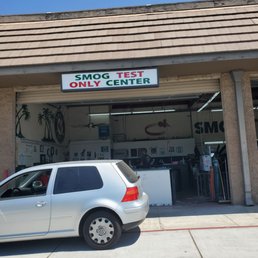 Smog Test on Skyline. Plenty of places to grab food while you wait or sit in the waiting area..