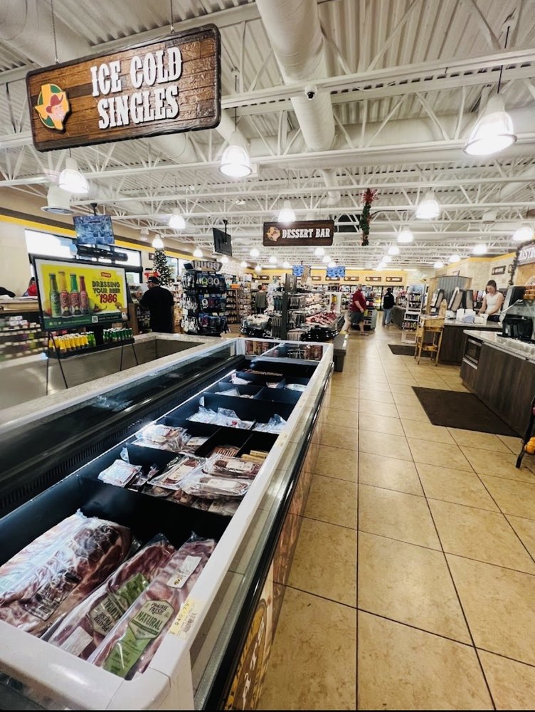 THE TEXAN Updated September 2024 36 Photos & 13 Reviews 25 N Kessler Ave, Schulenburg