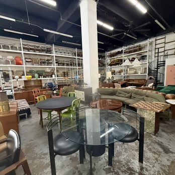 Cafe VNTG - Grab a seat anywhere and enjoy! - Cafes Near Me - Urban Honolulu, Hawaii