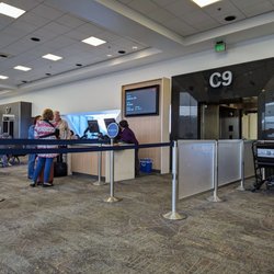 Delta Air Lines - Gate C9 at SFO. Delta flight DL0916 ATL to SFO.