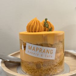 Maprang Bakery & Cafe - Thai Tea Cake