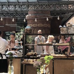 Le Targ Bistro & Bar