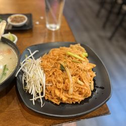 Neo Asian Kitchen and Boba tea - Chicken Pad Thai