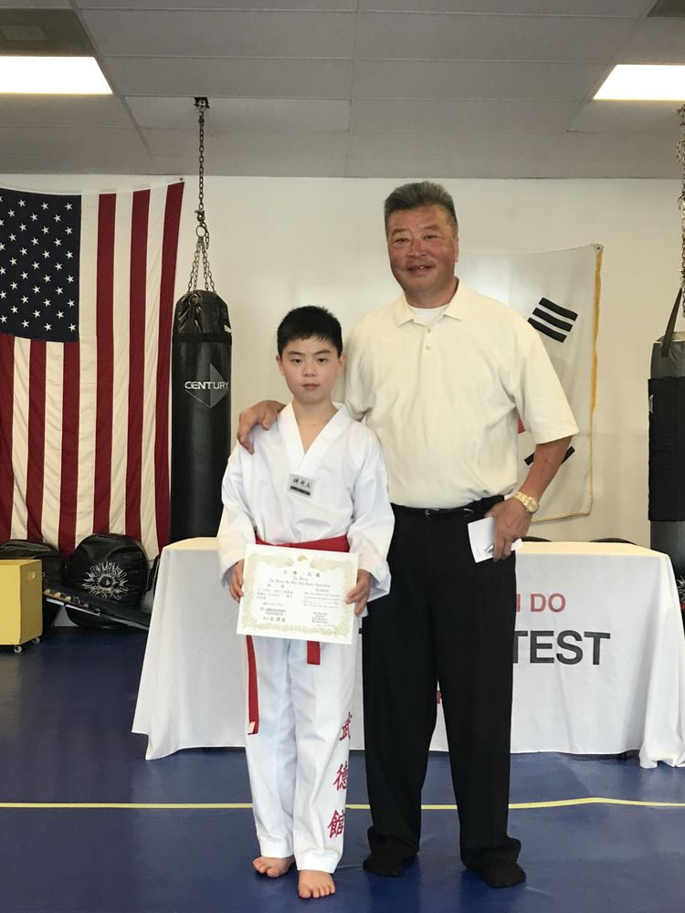 Ahn's Tae Kwon Do Institute Logo