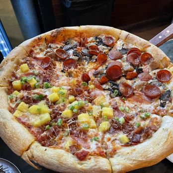 600 Degrees Pizzeria & Draft House - Half Presidio, half North Shore - Pizza Near Me - Georgetown, Texas 600 Degrees Pizzeria & Draft House - Half Presidio, half North Shore - Pizza Near Me - Georgetown, Texas
