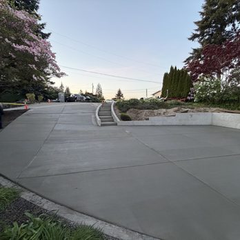 Blackstone Contractors - New concrete driveway, stairs and retaining walls - Masonry/Concrete Near Me - Orting, Washington Blackstone Contractors - New concrete driveway, stairs and retaining walls - Masonry/Concrete Near Me - Orting, Washington