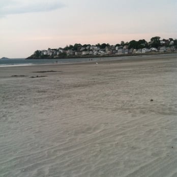 Nahant Beach - The houses that overlook the water...beautiful coastal New England vibe - Beaches Near Me Nahant Beach - The houses that overlook the water...beautiful coastal New England vibe - Beaches Near Me