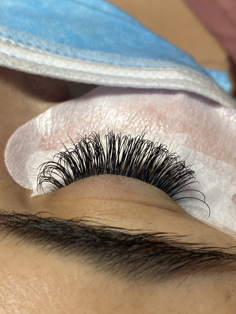 Lashes By Anaisa Logo