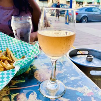 Barney's Beanery - $5 Rosé - Breakfast & Brunch Near Me - Westwood, California