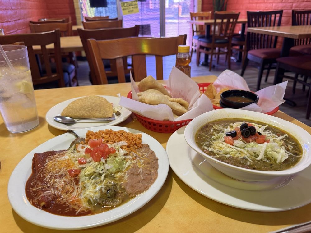 Sol and Chile Kitchen Logo