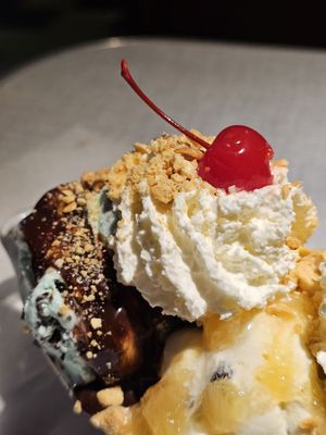 Pop's Ice Cream & Soda Bar by null